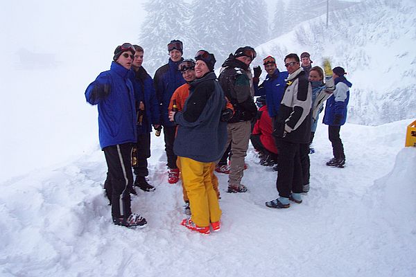 Man trifft sich vor der Htte: Dirk, Olli, Gerald, Michi, Carsten, Steffen, Sedat, Daniel, ?, anja, Suse.