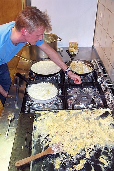 Irgenwie brauche ich doch noch eine Pfanne, sonst wird das ja nie fertig.