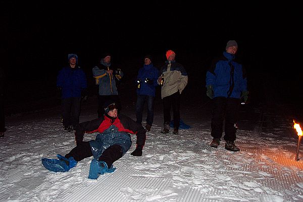 Martin ist startklar fr den nchsten Durchgang. Im Hintergrund steht die Jury: Olli, Klaus, Dirk, Holger, ?