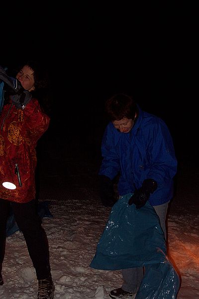 Ira und Sophia bei der Vorbereitung.