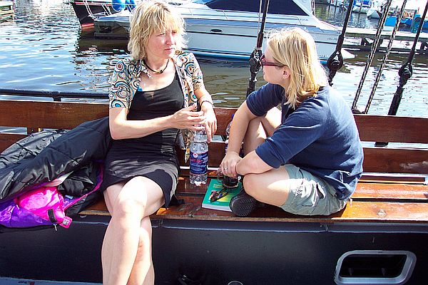 Birgit und Bettina im Geschpr�ch