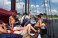 Alle genie�en das sch�ne Wetter.